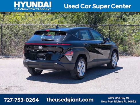 Certified 2025 Hyundai Kona SE FWD image 4