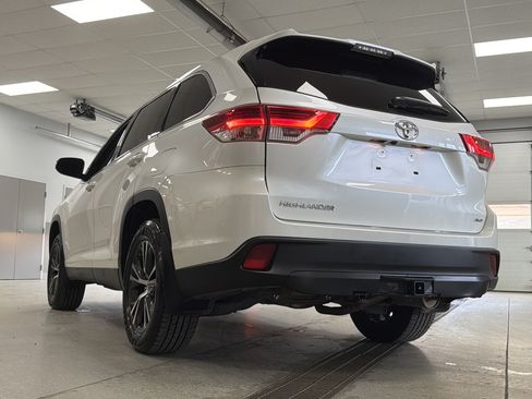 Used 2019 Toyota Highlander LE AWD/4WD image 48