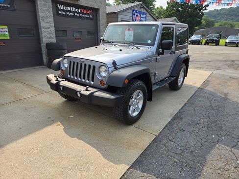 Used 2013 Jeep Wrangler Sport AWD/4WD image 3