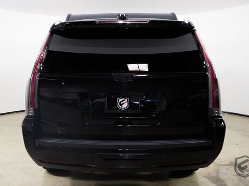 Used 2018 Cadillac Escalade ESV Platinum AWD/4WD image 2