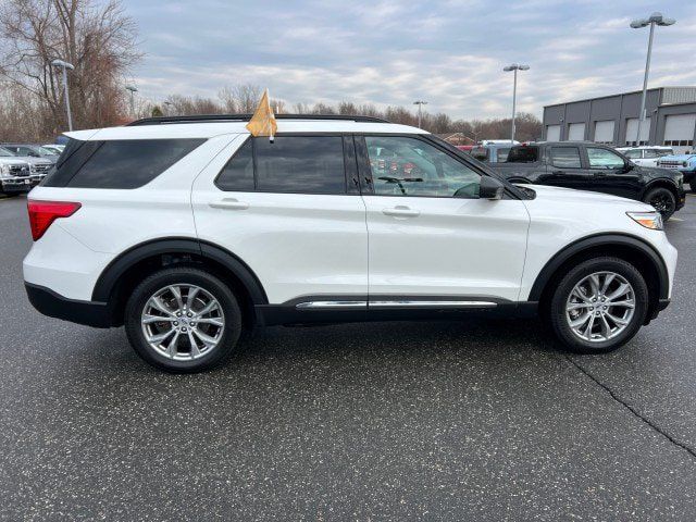 Certified 2022 Ford Explorer XLT w/ Equipment Group 202A AWD/4WD image 8