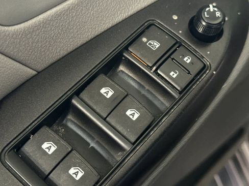 Used 2015 Toyota Sienna LE FWD image 14