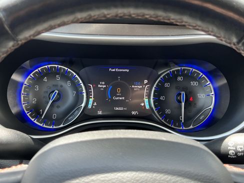 Used 2020 Chrysler Pacifica Touring-L w/ Advanced Safetytec Group FWD image 21