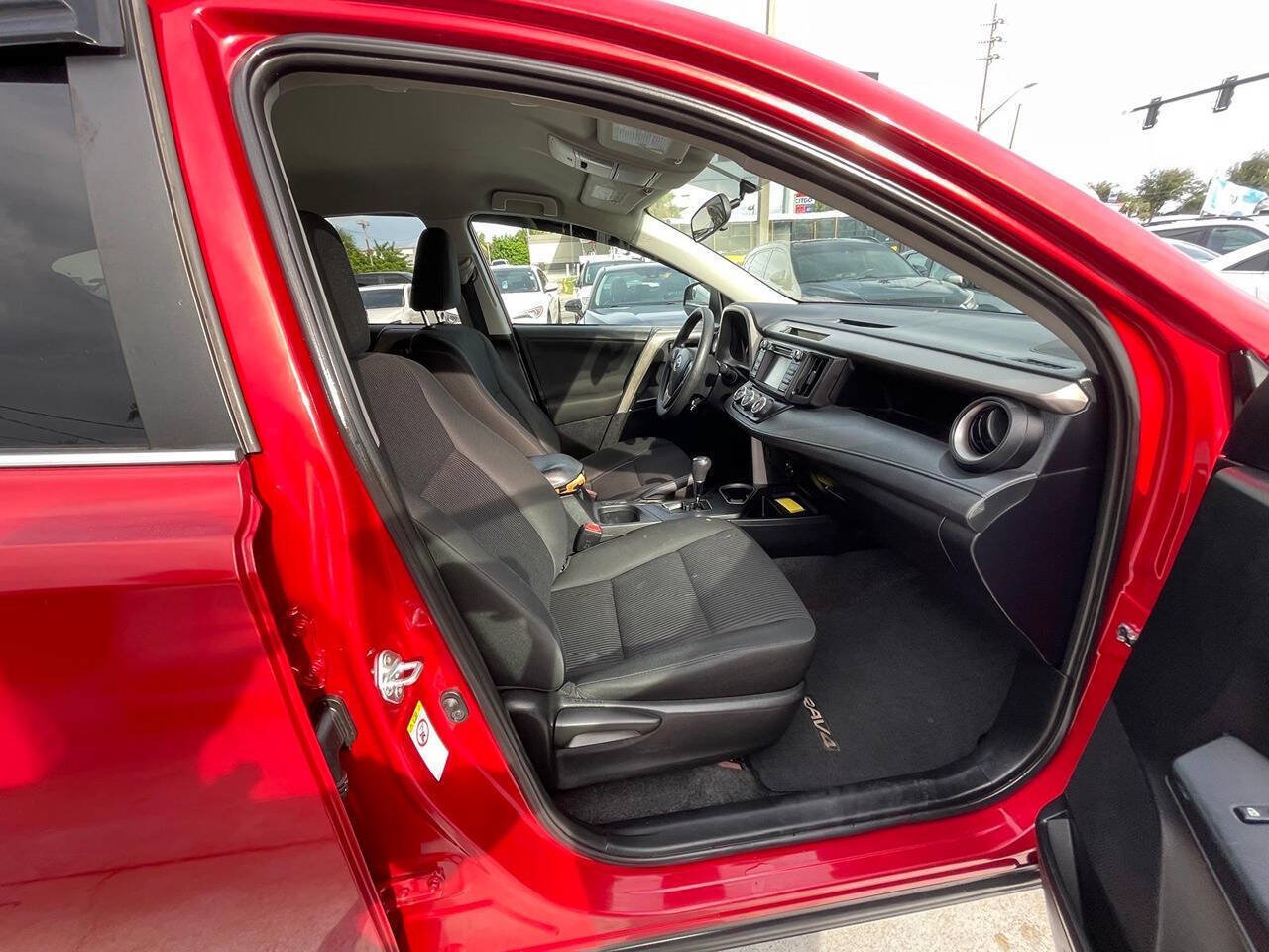 Used 2016 Toyota RAV4 LE FWD image 17