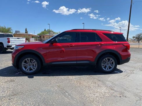 Used 2023 Ford Explorer XLT w/ Equipment Group 202A AWD/4WD image 3