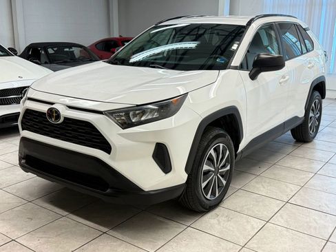 Used 2019 Toyota RAV4 LE w/ Carpet Mat Package image 3
