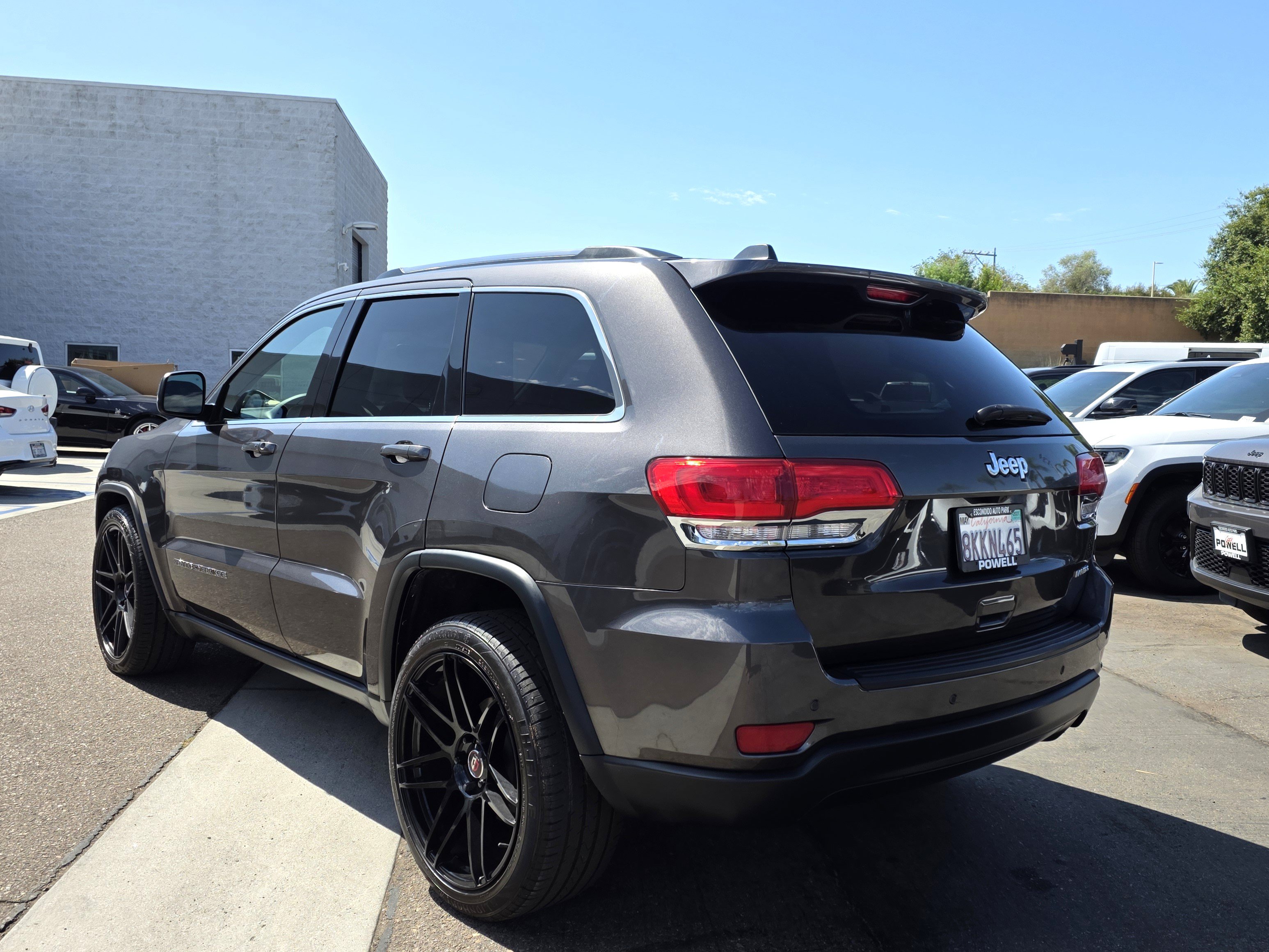 Certified 2019 Jeep Grand Cherokee Laredo w/ Laredo X Package RWD image 3