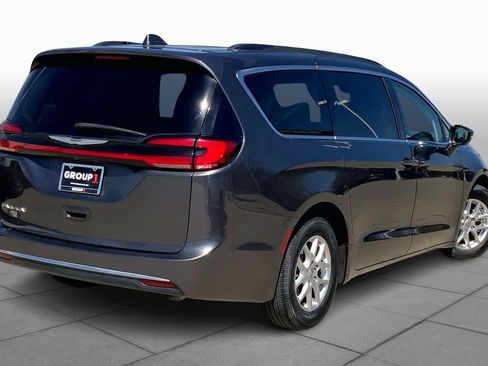 Used 2022 Chrysler Pacifica Touring-L image 13