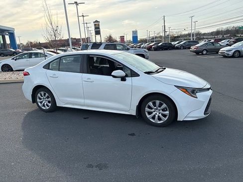 Used 2025 Toyota Corolla LE image 4