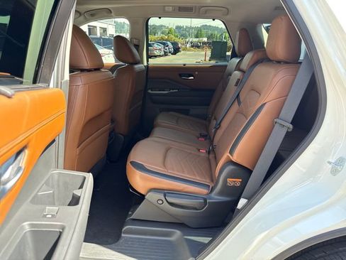 Used 2023 Nissan Pathfinder Platinum w/ Cargo Package AWD/4WD image 14