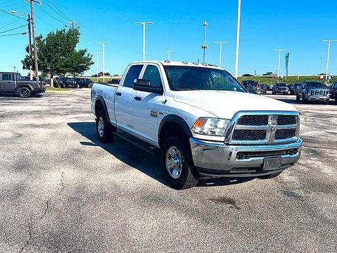 Used 2018 RAM 2500 Tradesman w/ Chrome Appearance Group AWD/4WD image 4