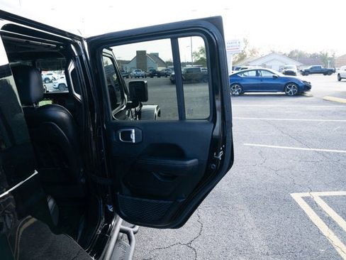 Used 2023 Jeep Gladiator Mojave w/ Cold Weather Group image 13