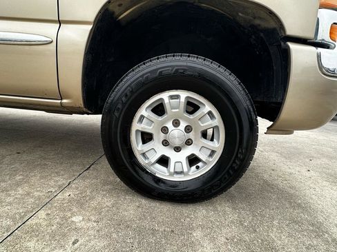 Used 2005 GMC Sierra 1500 SLE w/ Off-Road Package image 42