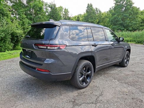 New 2025 Jeep Grand Cherokee L Altitude image 4