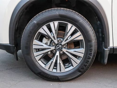 Used 2023 Nissan Rogue SV image 11