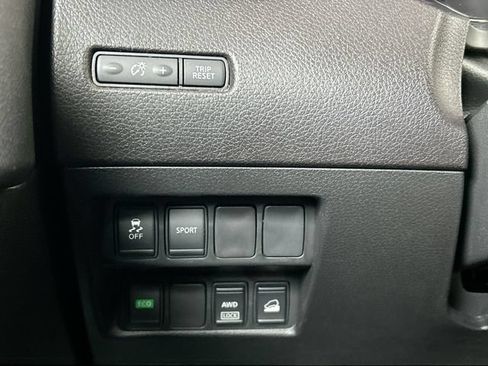 Used 2016 Nissan Rogue S AWD/4WD image 16