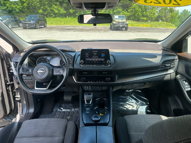 Used 2023 Nissan Rogue SV AWD/4WD image 11