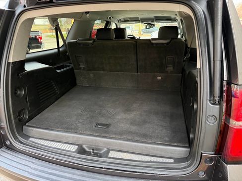 Used 2016 Chevrolet Suburban LT image 15