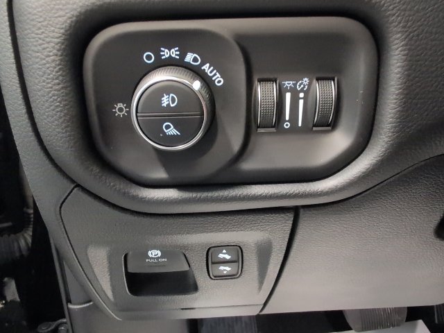 New 2026 RAM 1500 Laramie w/ Night Edition AWD/4WD image 18
