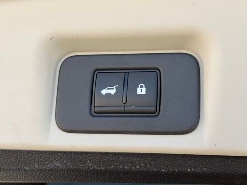 Used 2024 Nissan Ariya FWD image 10