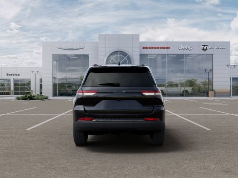 New 2025 Jeep Grand Cherokee Limited w/ Luxury Tech Group II RWD image 8
