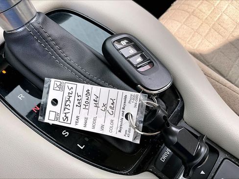 Used 2025 Honda HR-V LX image 14