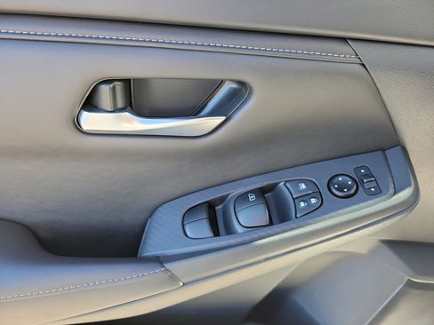 Used 2025 Nissan Sentra SV image 16