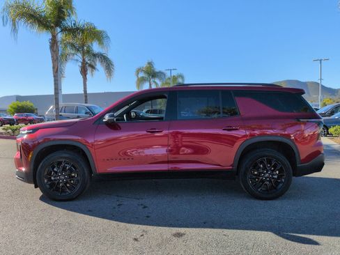 Used 2025 Chevrolet Traverse LT w/ Midnight/Sport Edition image 7