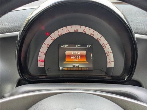 Used 2016 smart fortwo passion image 10