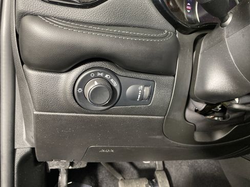 Used 2023 Dodge Durango SXT w/ SXT Blacktop Group AWD/4WD image 25