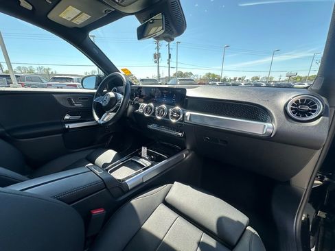 Used 2025 Mercedes-Benz GLB 250 GLB 250 image 34