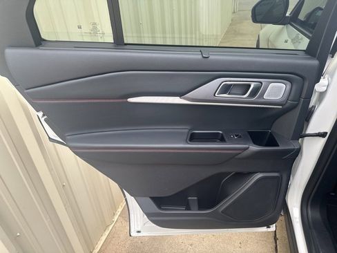 Used 2025 Ford Explorer ST image 10