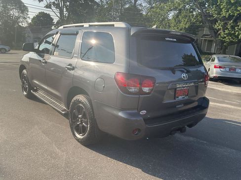 Used 2018 Toyota Sequoia SR5 w/ Premium Package AWD/4WD image 3