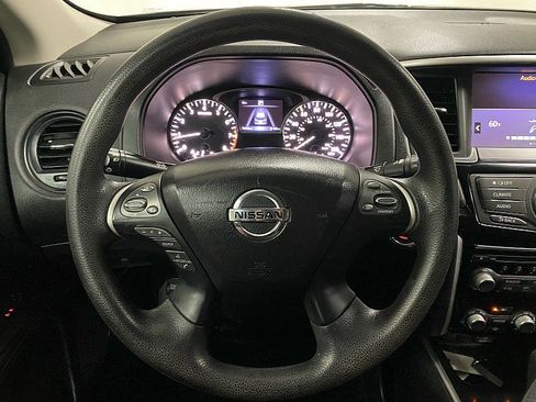 Used 2019 Nissan Pathfinder S image 17