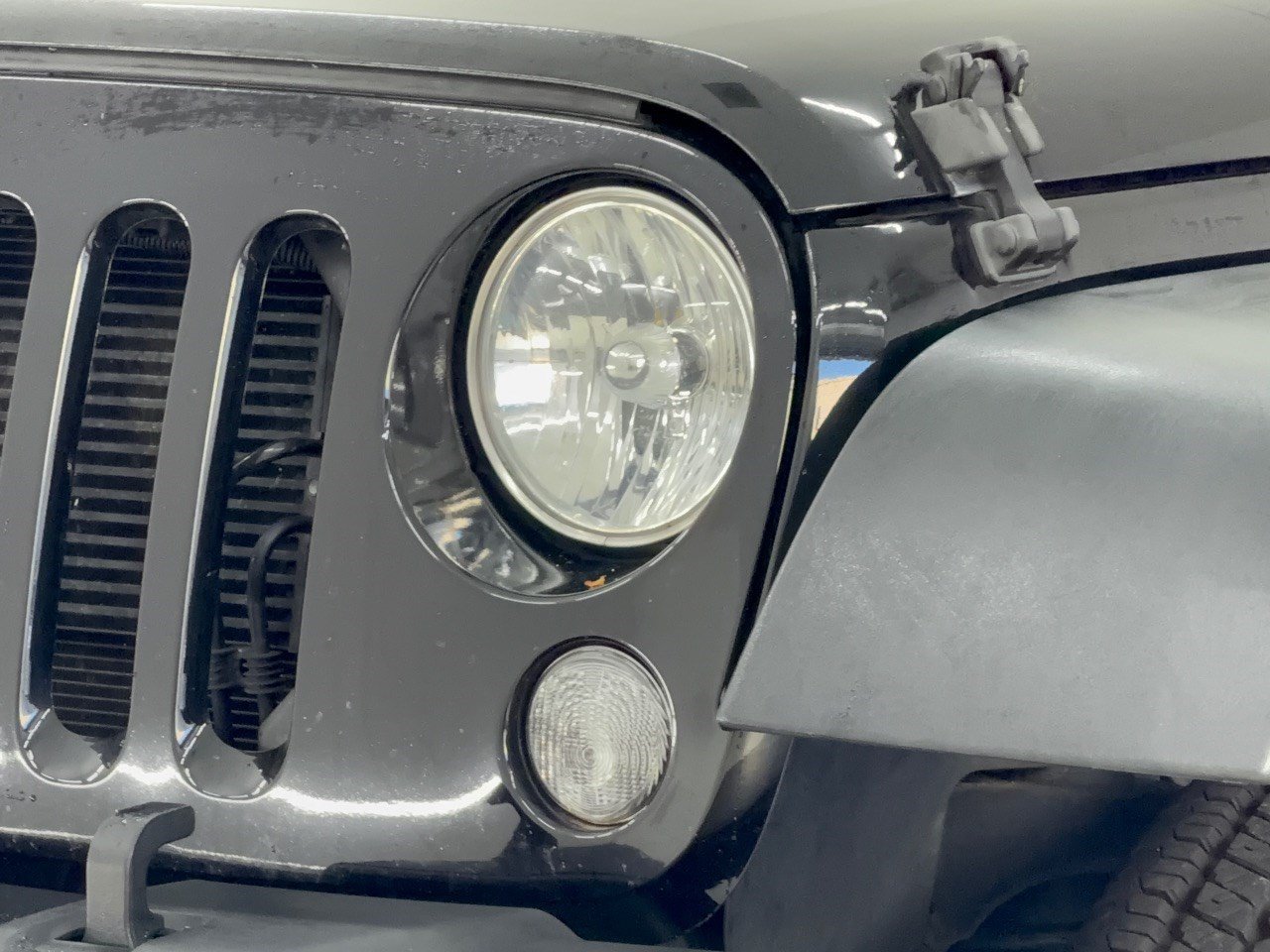 Used 2018 Jeep Wrangler Unlimited Sport AWD/4WD image 12