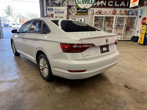 Used 2019 Volkswagen Jetta S image 3