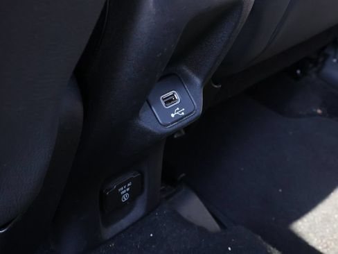 Used 2019 Jeep Renegade Limited w/ LED Lighting Group AWD/4WD image 35