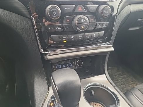 Used 2021 Jeep Grand Cherokee Laredo X image 15