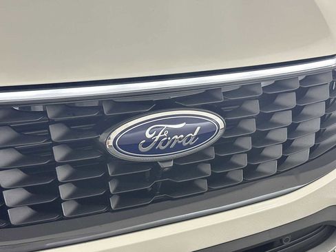 Used 2025 Ford Escape SE w/ PHEV Premium Package FWD image 13