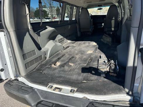 Used 2011 Chevrolet Express 3500 LS image 19