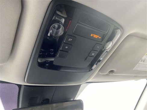 Used 2023 Kia Carnival LX image 23