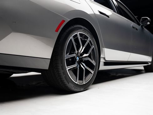Used 2023 BMW 740i RWD image 76