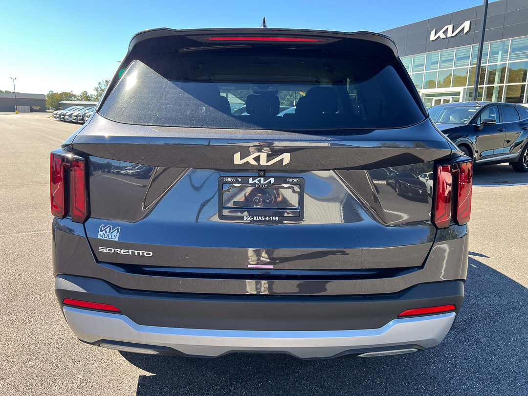 Certified 2025 Kia Sorento LX FWD image 5