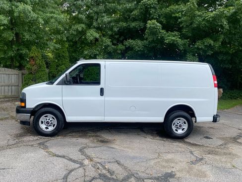 Used 2020 GMC Savana 2500 w/ Driver Convenience Package RWD image 2