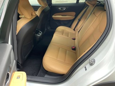 Certified 2025 Volvo V60 B5 Cross Country Ultra AWD/4WD image 12