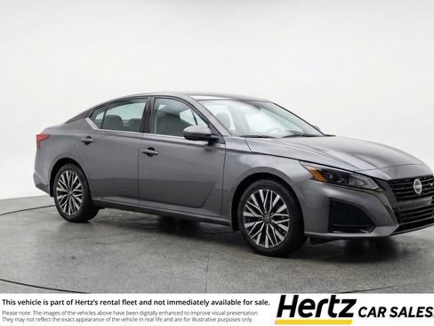 Used 2025 Nissan Altima 2.5 SV FWD image 1