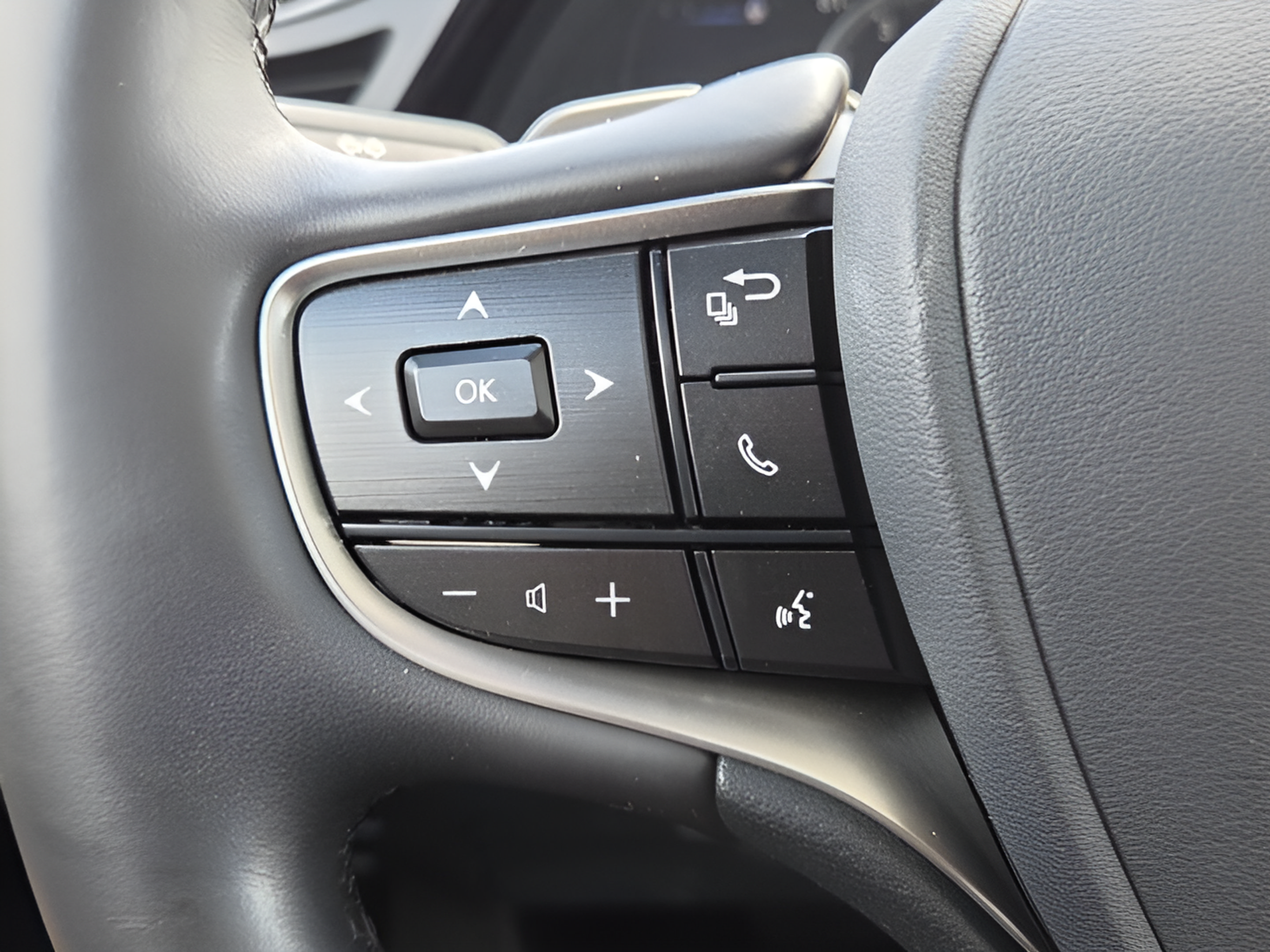 Used 2025 Lexus ES 350 w/ Premium Package FWD image 25