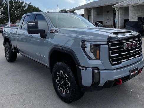 Used 2024 GMC Sierra 2500 AT4 w/ AT4 Premium Plus Package AWD/4WD image 2