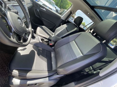 Used 2021 Volkswagen Tiguan SEL AWD/4WD image 14