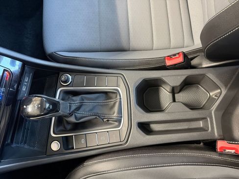 Used 2025 Volkswagen Jetta SE image 40